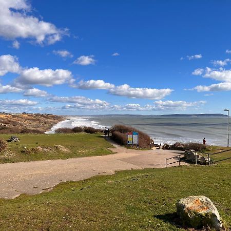 Home By The Sea, Hoburne Naish Resort, Sleeps 4, On Site Leisure Complex Available Forest And Direct Beach Access Milford on Sea Bagian luar foto