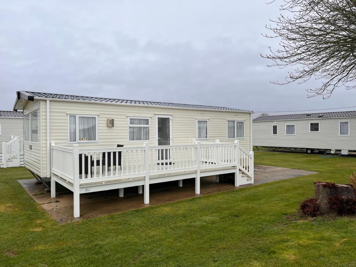 Home By The Sea, Hoburne Naish Resort, Sleeps 4, On Site Leisure Complex Available Forest And Direct Beach Access Milford on Sea Bagian luar foto