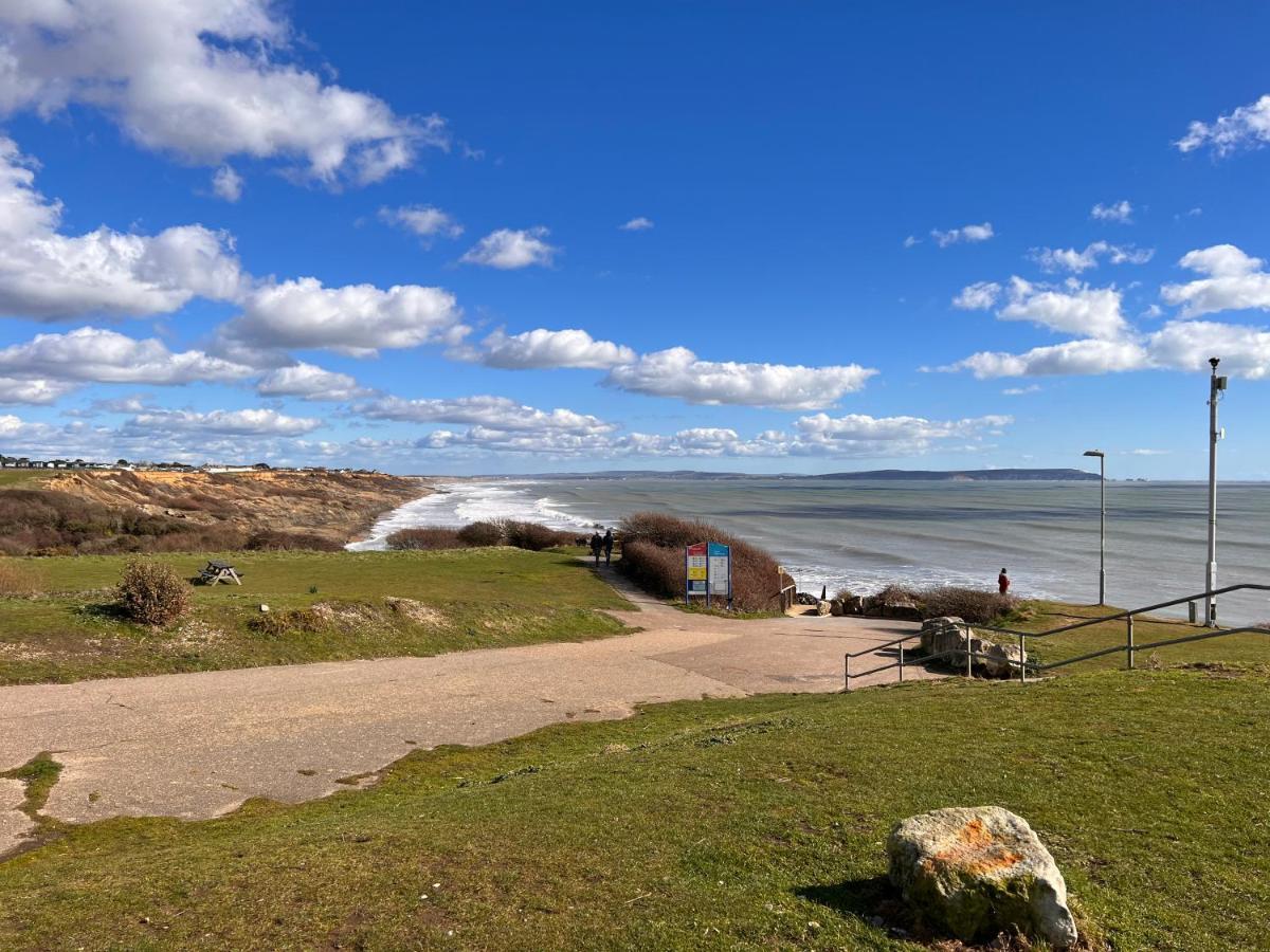 Home By The Sea, Hoburne Naish Resort, Sleeps 4, On Site Leisure Complex Available Forest And Direct Beach Access Milford on Sea Bagian luar foto